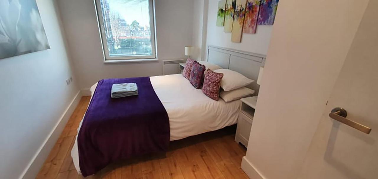 Bright & Spacious Double Bedroom With Ensuite And Concierge! Paid Parking Available London Luaran gambar